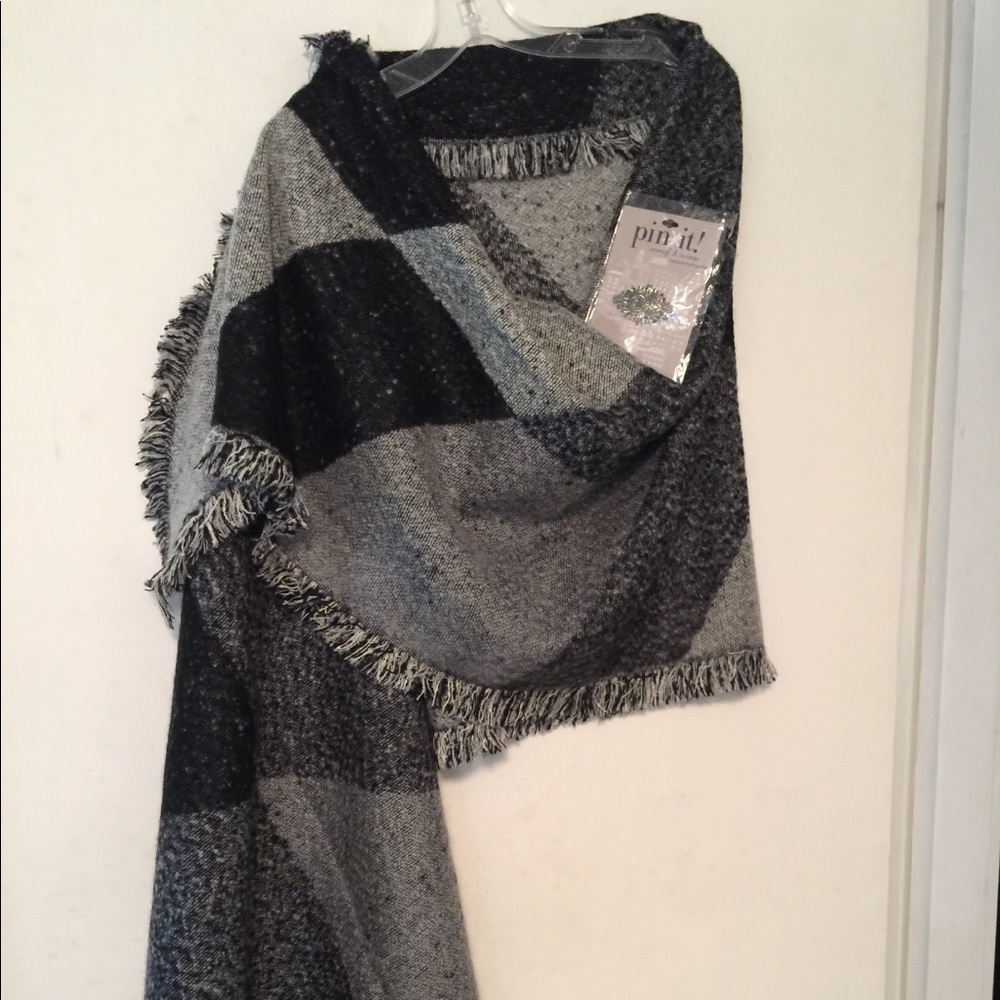 Black, white and grey reversible shawl with pin .